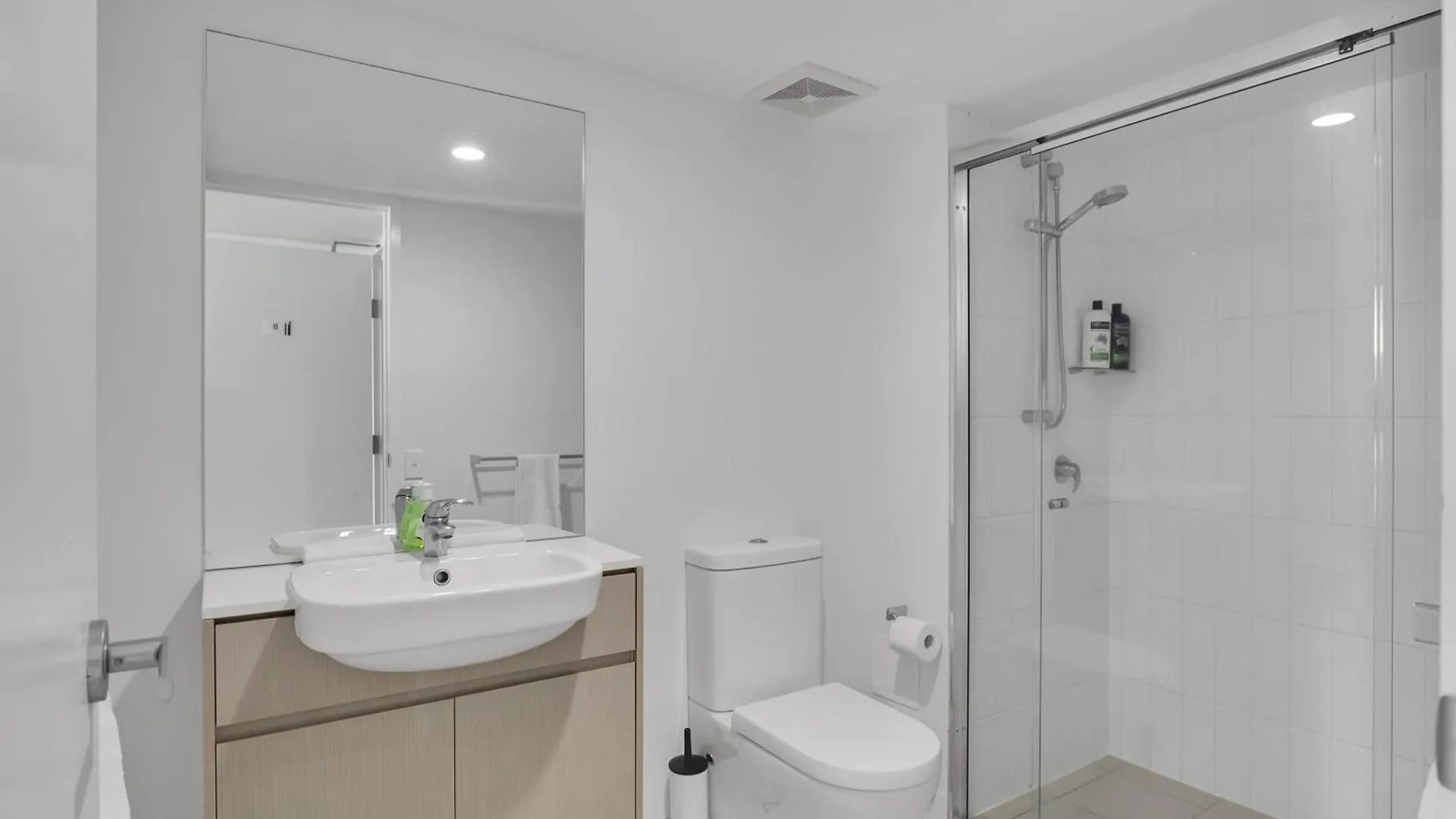 Dual Key Three Bedroom Apartment Close To Cbd Mackay Australia