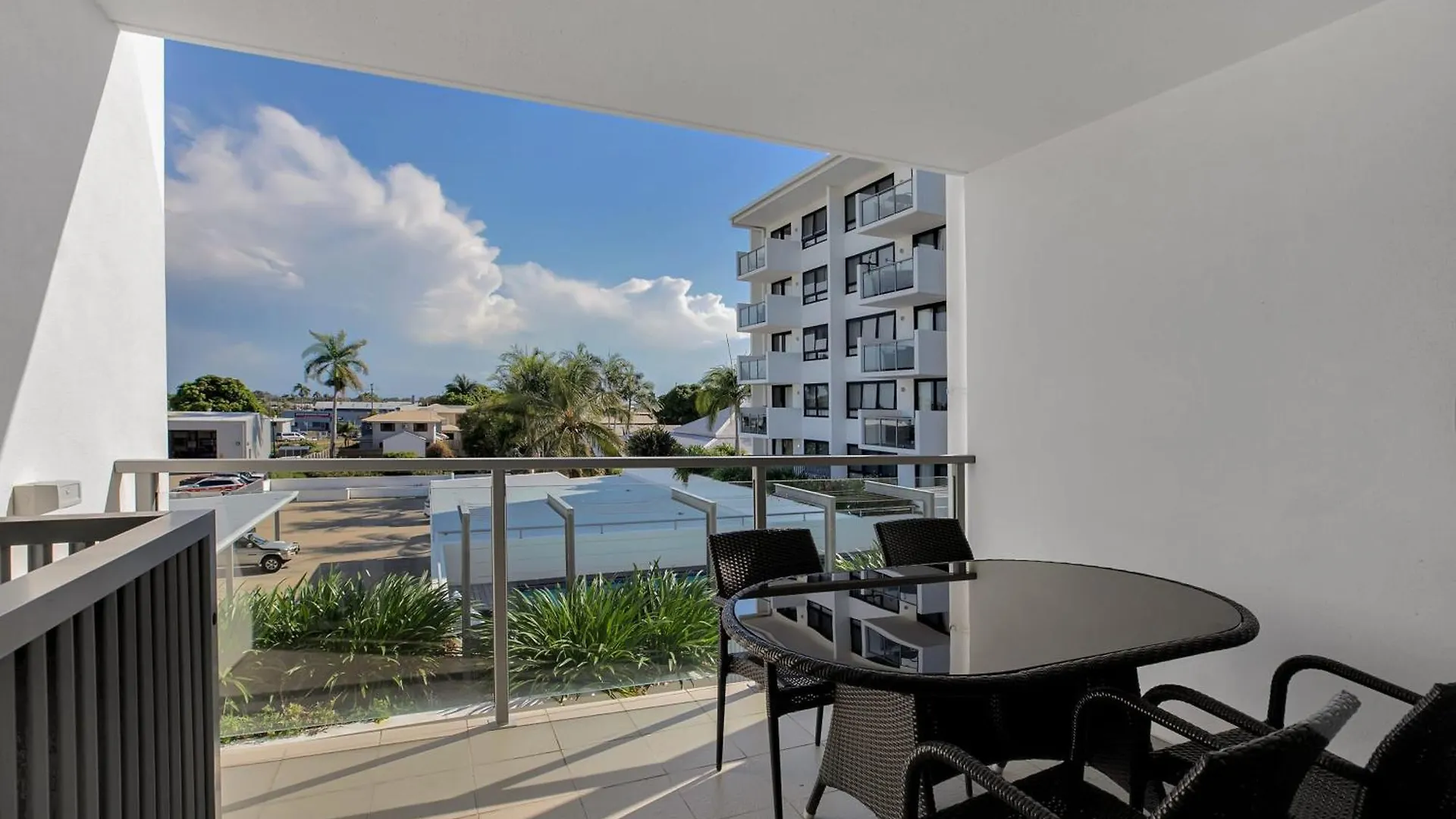 Dual Key Three Bedroom Apartment Close To Cbd contacts